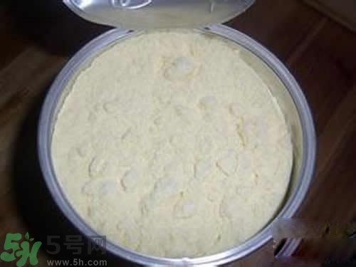 奶粉結(jié)塊是怎么回事？奶粉結(jié)塊可以吃嗎？
