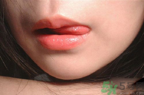 夏季嘴唇干燥怎么辦？夏季嘴唇解決方法