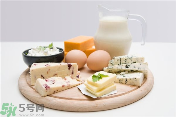 一天喝多少牛奶最好？牛奶一天喝多少合適？