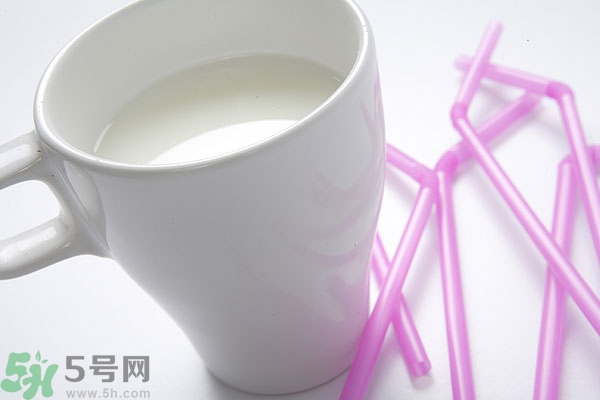 羊奶和牛奶哪個(gè)營養(yǎng)高?牛奶與羊奶哪個(gè)營養(yǎng)更好？