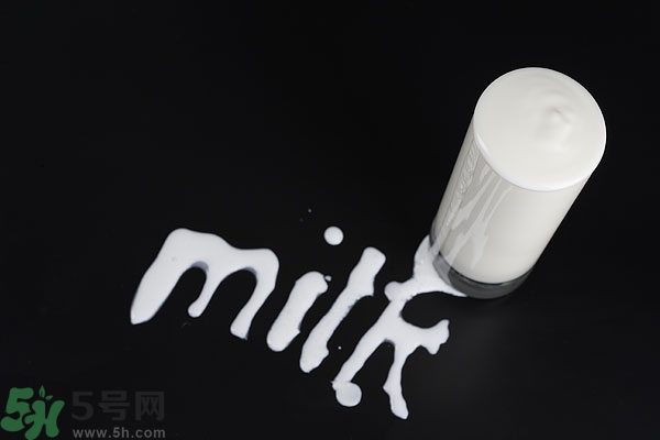 一天喝多少牛奶最好？牛奶一天喝多少合適？