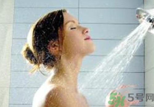夏天洗澡水溫多少合適？夏天洗澡水溫多少比較好？