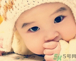 小孩指甲發(fā)白是怎么回事？小孩指甲發(fā)白怎么辦？