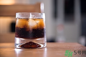 可樂第二天還可以喝嗎？隔夜的碳酸飲料可以喝嗎？