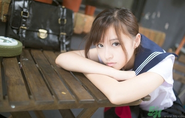 15歲月經(jīng)推遲二個(gè)月正常嗎？15歲兩個(gè)月沒來月經(jīng)是怎么回事？