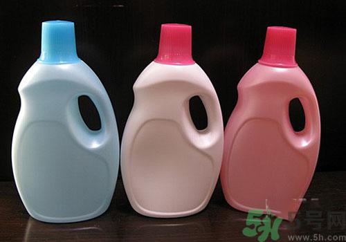 洗衣粉和洗衣液哪個好？洗衣粉和洗衣液哪個更傷手？