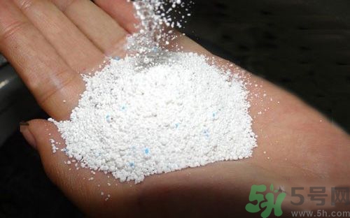 用洗衣粉手發(fā)熱是怎么回事？洗衣粉傷手怎么辦？