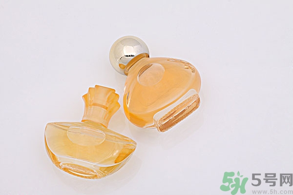 香水能掩蓋狐臭嗎？香水可以除狐臭嗎？