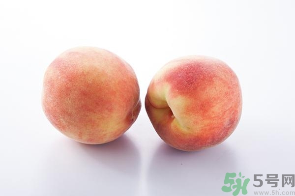 變軟的桃子能吃嗎？桃子軟了還能吃嗎？