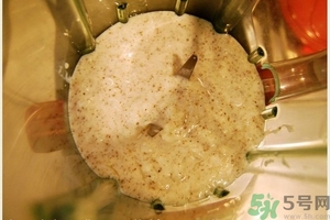 香瓜里面有紅點(diǎn)能吃嗎？香瓜瓤里面有紅點(diǎn)還能吃嗎？