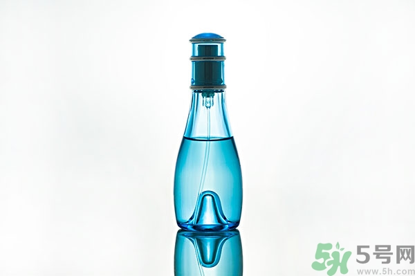香水過敏了怎么辦？噴香水對身體有害嗎？