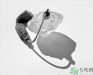香水過(guò)敏了怎么辦？噴香水對(duì)身體有害嗎？