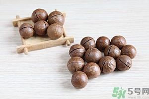 夏威夷果發(fā)黃好不好？夏威夷果這么硬怎么吃？