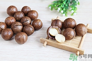 夏威夷果發(fā)黃好不好？夏威夷果這么硬怎么吃？