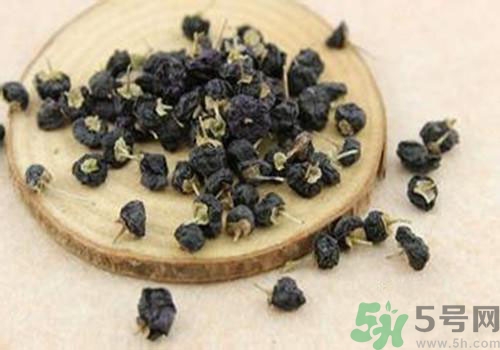 黑枸杞和紅枸杞有什么區(qū)別？黑枸杞和紅枸杞哪個(gè)好？