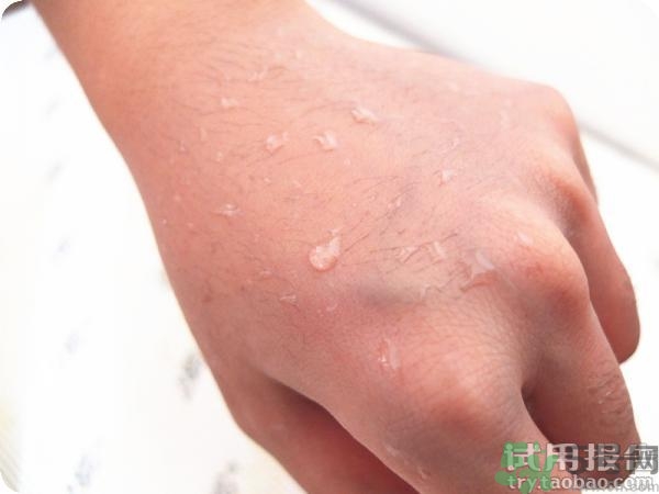 安耐曬為什么那么稀？安耐曬是水狀液體的嗎？