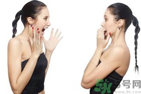 女人為什么一個胸大一個胸??？女人的兩個胸為什么不一般大？