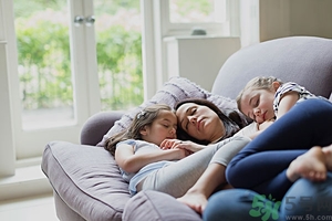 睡眠不規(guī)律如何調(diào)整？睡眠不規(guī)律會胖嗎？