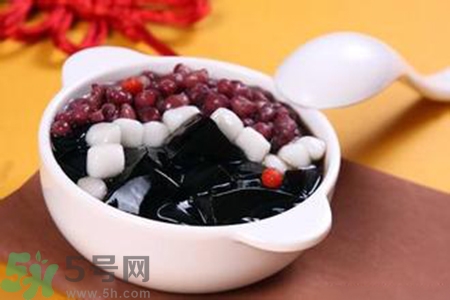 仙草是龜苓膏嗎？仙草和龜苓膏的區(qū)別？