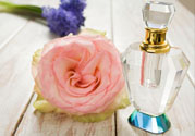 香水噴到嘴巴里怎么辦？香水噴到眼睛里怎么辦？