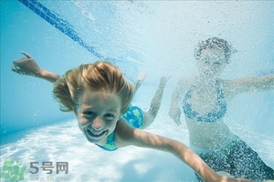 游泳對(duì)嬰兒有什么好處？游泳對(duì)寶寶有什么好處？