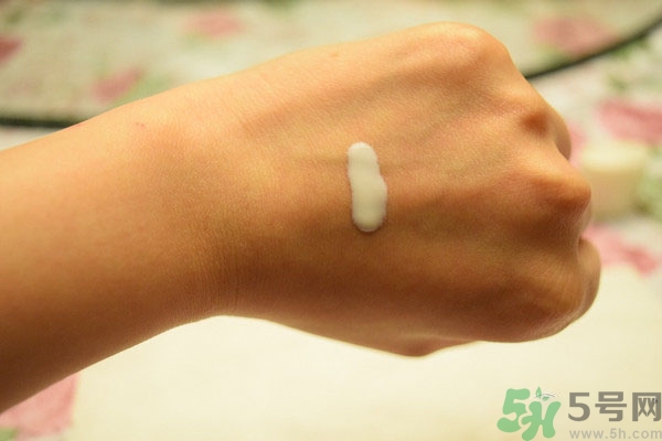 安耐曬和碧柔哪個(gè)好？安耐曬防曬霜和碧柔防曬霜哪個(gè)好？