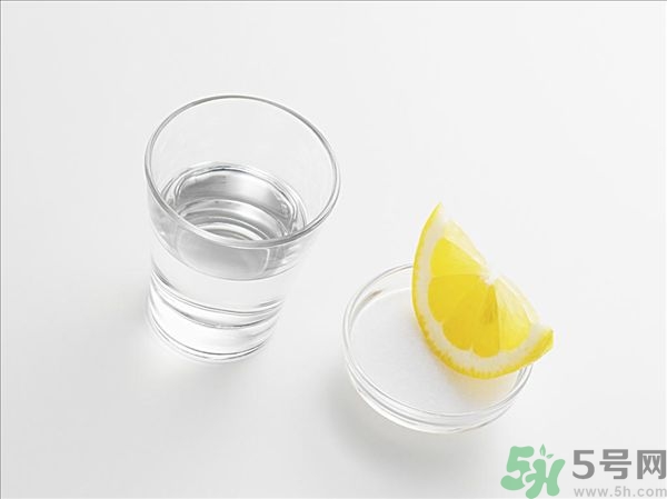 中暑喝鹽水有用嗎？中暑可以喝牛奶嗎？
