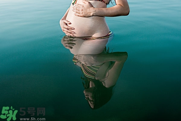 懷孕能浮潛嗎？備孕可以游泳嗎？有影響嗎？