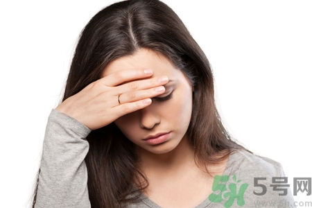 女人濕氣重的癥狀有哪些？女人濕氣重有什么表現(xiàn)？