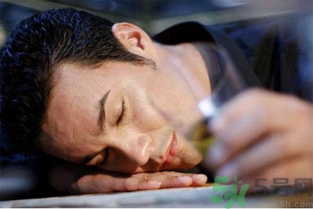 男人濕氣重的表現(xiàn)有哪些？男人去除濕氣的方法有哪些？