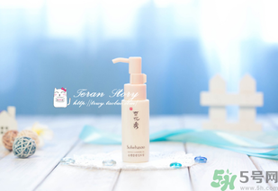 卸妝油好用還是卸妝水好用？卸妝油和卸妝水哪個好？