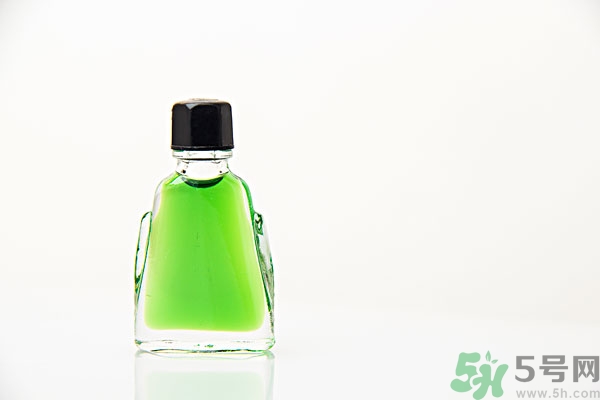 清涼油抹在大腿內(nèi)側(cè)的后果嚴重 清涼油擦大腿內(nèi)側(cè)的感覺