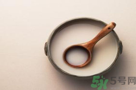 米酒變黃了是什么原因？米酒變黃了還能吃嗎？