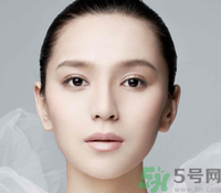 為什么眉心總是長痘痘？眉心長痘痘怎么回事？