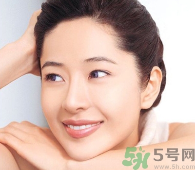 為什么眉心總是長痘痘？眉心長痘痘怎么回事？