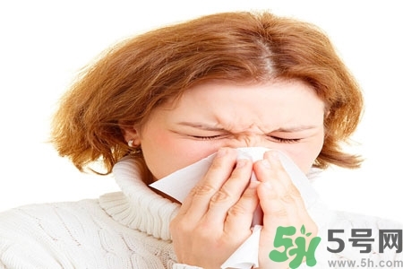 怎么樣用生理鹽水清洗鼻腔？用生理鹽水清理鼻腔的方法？