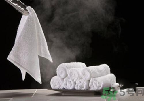 眼睛腫了用冷水敷還是熱水敷？眼睛腫了怎么辦？