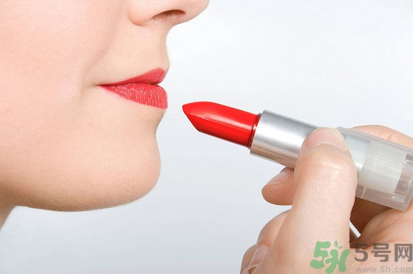 唇色淺用什么顏色的口紅？涂什么顏色的口紅最自然？