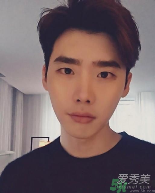 李鐘碩發(fā)型是什么？姜哲發(fā)型是什么？