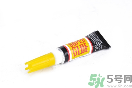 502膠水怎么洗？如何祛除衣服上的膠水？
