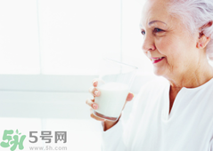 老年人骨質(zhì)疏松吃什么好？骨質(zhì)疏松應該如何預防？
