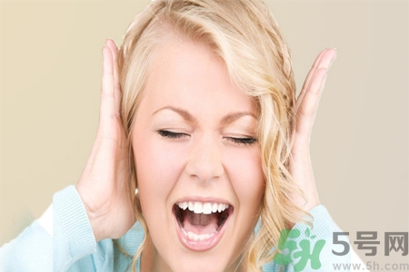 耳朵后面長(zhǎng)了個(gè)硬包怎么回事？ 耳朵后面長(zhǎng)了個(gè)硬包怎么辦？