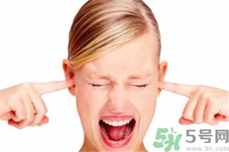 耳朵后面長(zhǎng)了個(gè)硬包怎么回事？ 耳朵后面長(zhǎng)了個(gè)硬包怎么辦？