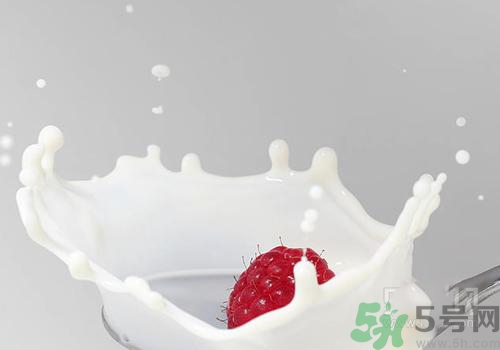 有機奶粉和配方奶粉有什么區(qū)別？有機奶粉和配方奶粉哪個好？