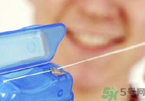 用牙線牙齦出血是怎么回事？用牙線牙齦出血怎么辦？