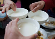 喝糯米酒能豐胸嗎？喝米酒能護(hù)膚嗎？