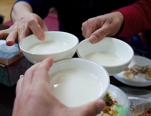 喝糯米酒能豐胸嗎？喝米酒能護(hù)膚嗎？
