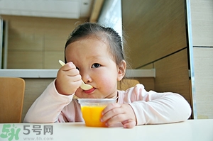 寶寶咳嗽能吃果凍嗎？寶寶多大可以吃果凍？