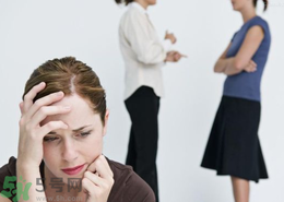 社交恐懼癥的原因及表現(xiàn)？如何治療社交恐懼癥？