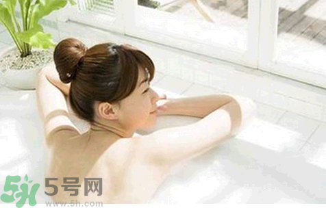剖腹產(chǎn)后多久可以洗澡？剖腹產(chǎn)后洗澡正確的洗澡方法及注意事項(xiàng)
